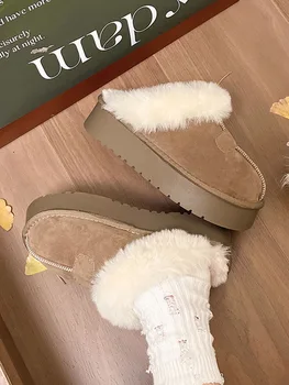Batai Moteris 2023 Pliušinės šlepetės suaugusiems Cover Toe Platform Med Pantofle Fur Flat New PU Slides Roma Guma su kailiu Sniego batai