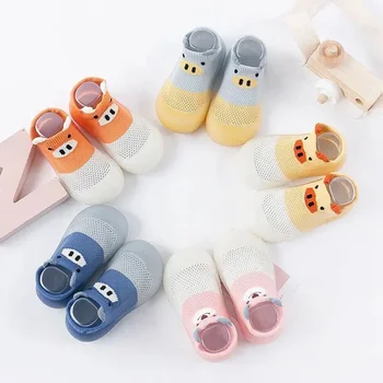 Kūdikių vaikščiojimo bateliai Minkšti padai neslystantys kvėpuojantys kojinių batai Vidaus ir lauko berniukų pavasario vasaros dezodorantiniai grindų batai