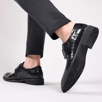 Nauji oficialūs odiniai batai vyrų verslui Britiško stiliaus pėdos, dengiančios kasdienius avikailio važinėjančius rankų darbo batus